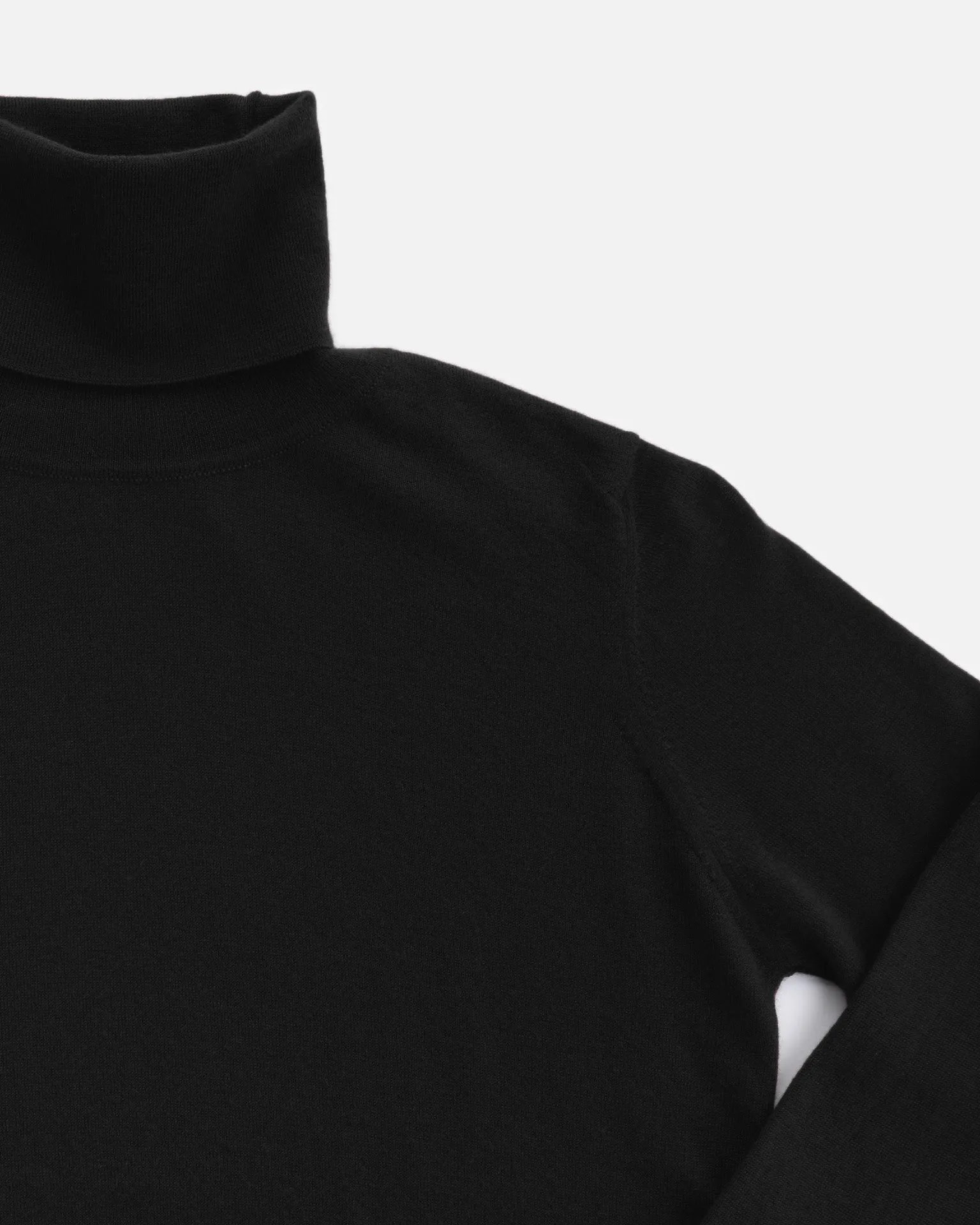 THE SUPER LIGHT ROLLNECK SWEATER | BLACK