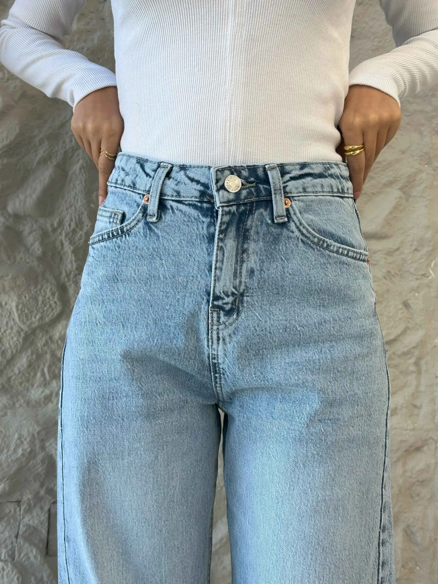 Wide Leg - Light Iced Blue Wash Jeans.